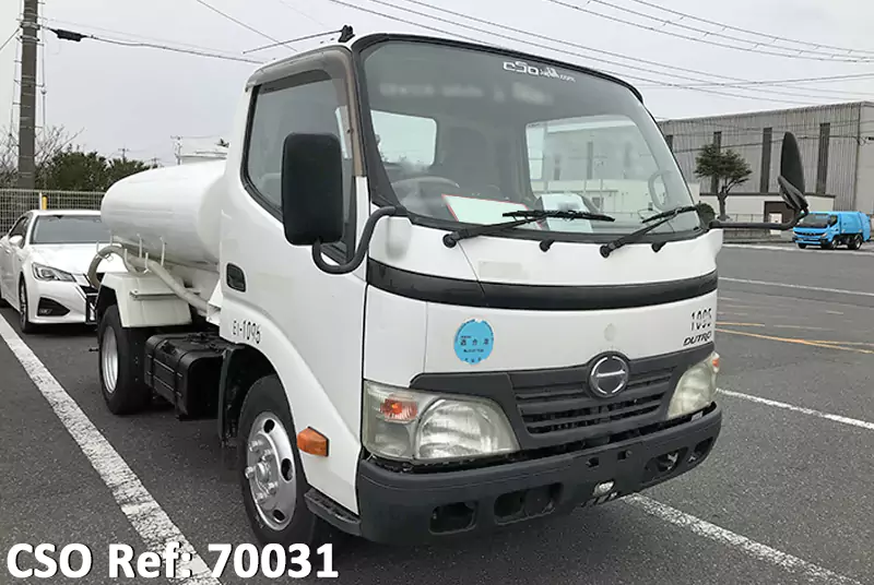 Used Hino DUTRO Trucks 2011 model in White Used Cars Stock 70031